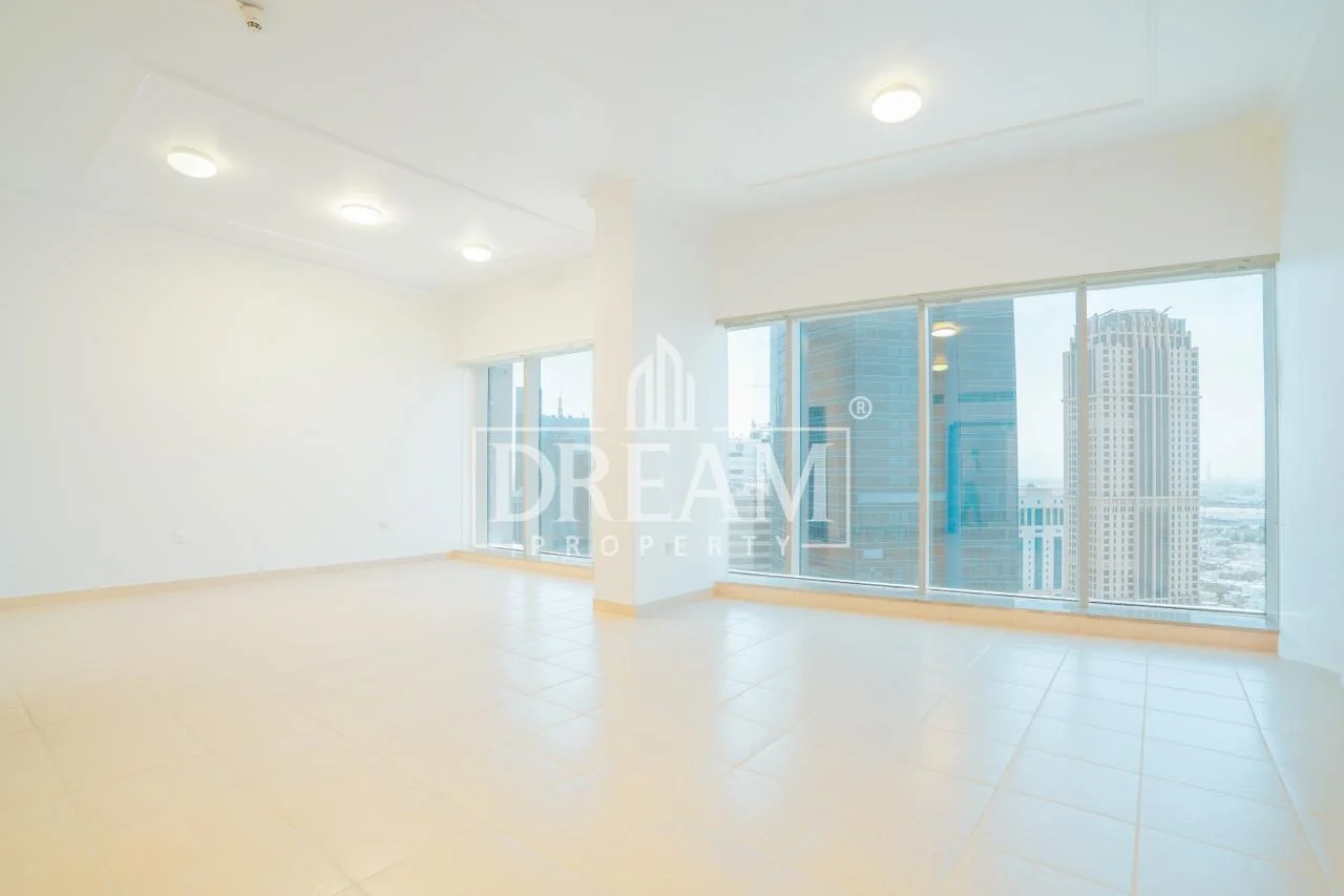 Spacious 3 BHK + Maid | West Bay